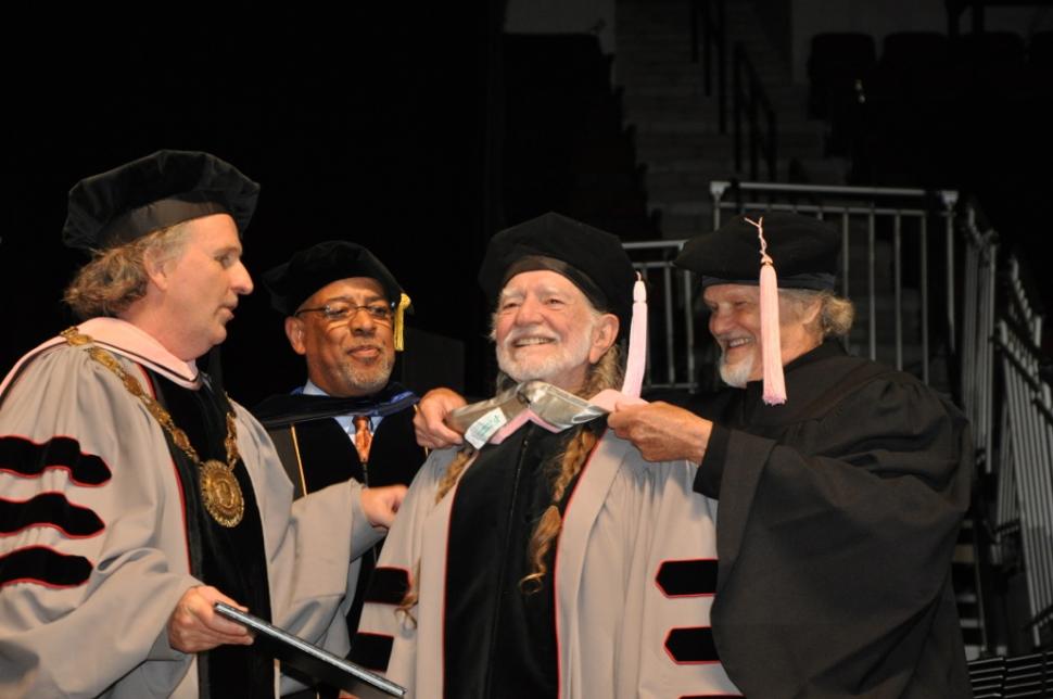 Carole King, Willie Nelson, and Annie Lennox Honored at Commencement